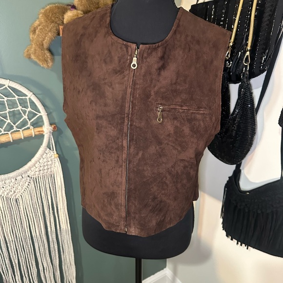 Harold's Jackets & Blazers - Vintage Harolds Brown Suede Leather Cropped Vest 90s Zip (See Sizing)